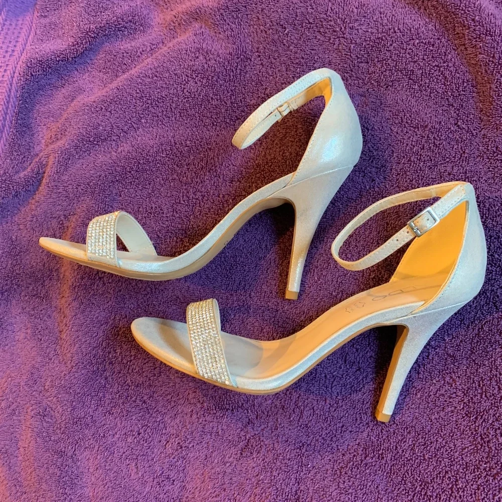NWOB Aldo Silver/Rhinestone Ankle Leather Sandals sz 8.5